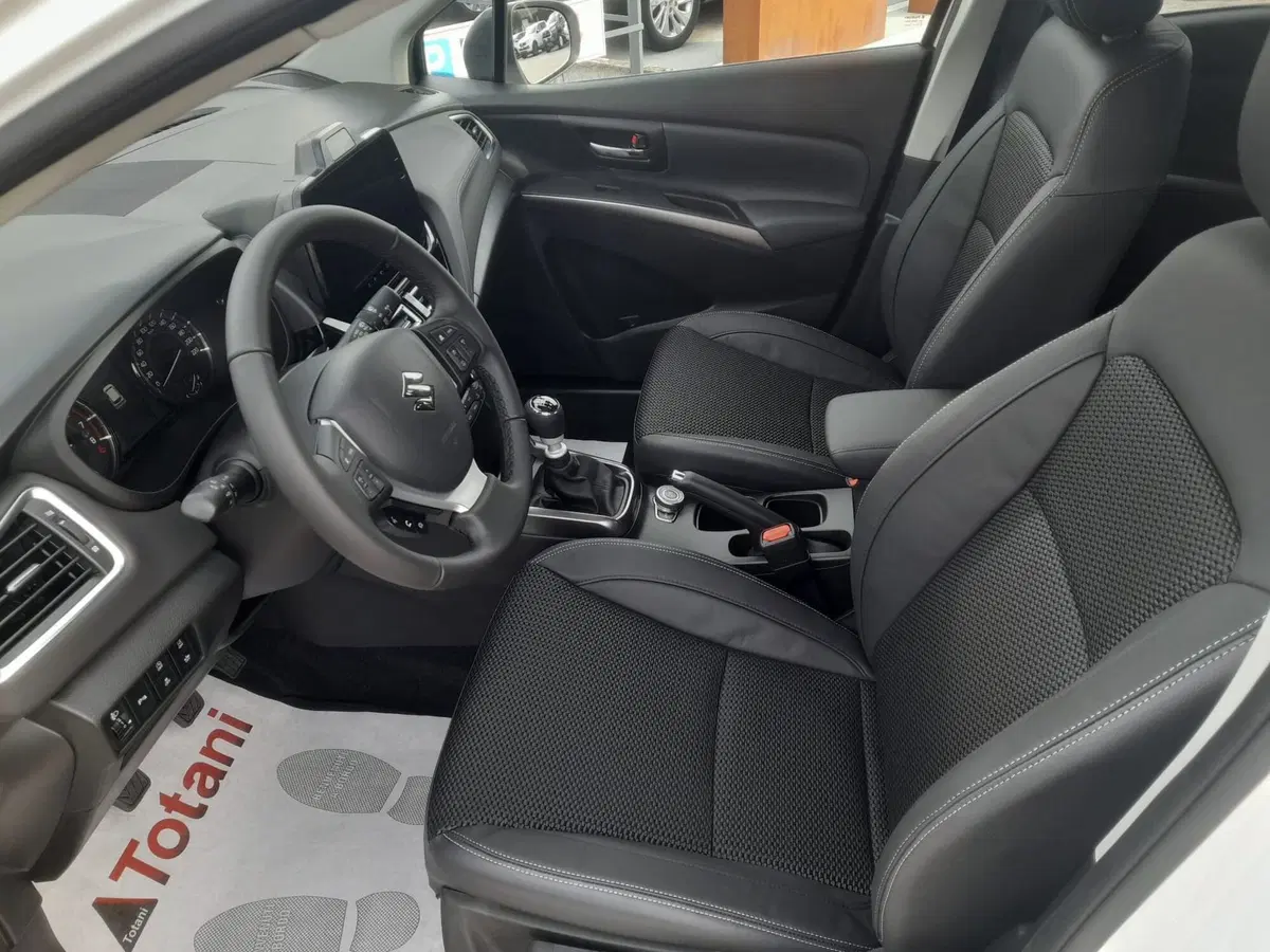 Suzuki S-Cross nuova a L'Aquila (12)