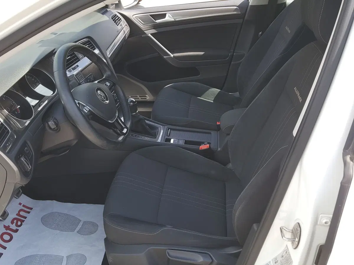Volkswagen Golf Variant usata a L'Aquila (18)