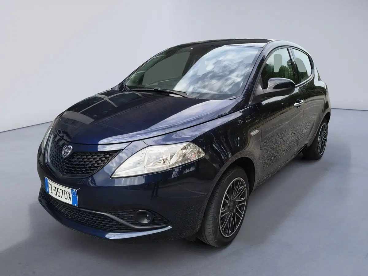 Lancia Ypsilon usata a Padova (2)
