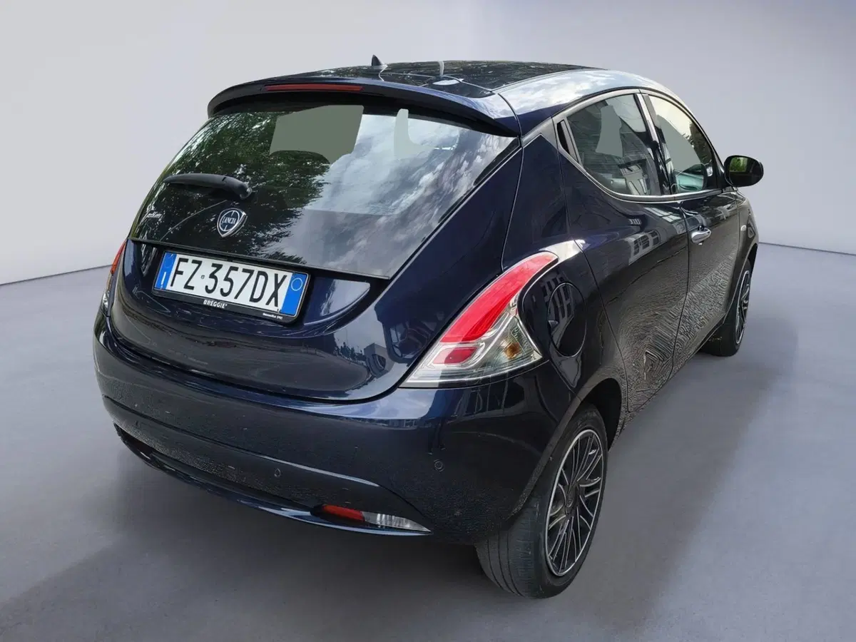 Lancia Ypsilon usata a Padova (4)