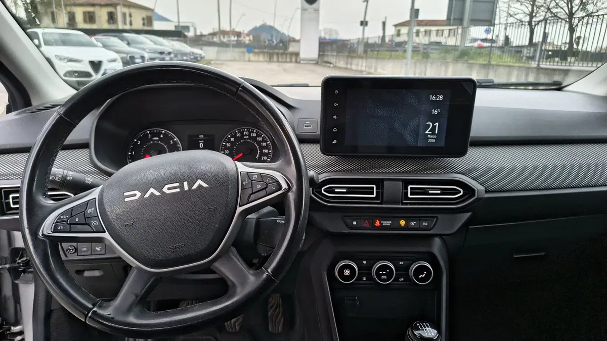 Dacia Jogger usata a Padova (10)