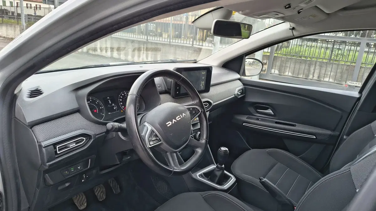 Dacia Jogger usata a Padova (9)