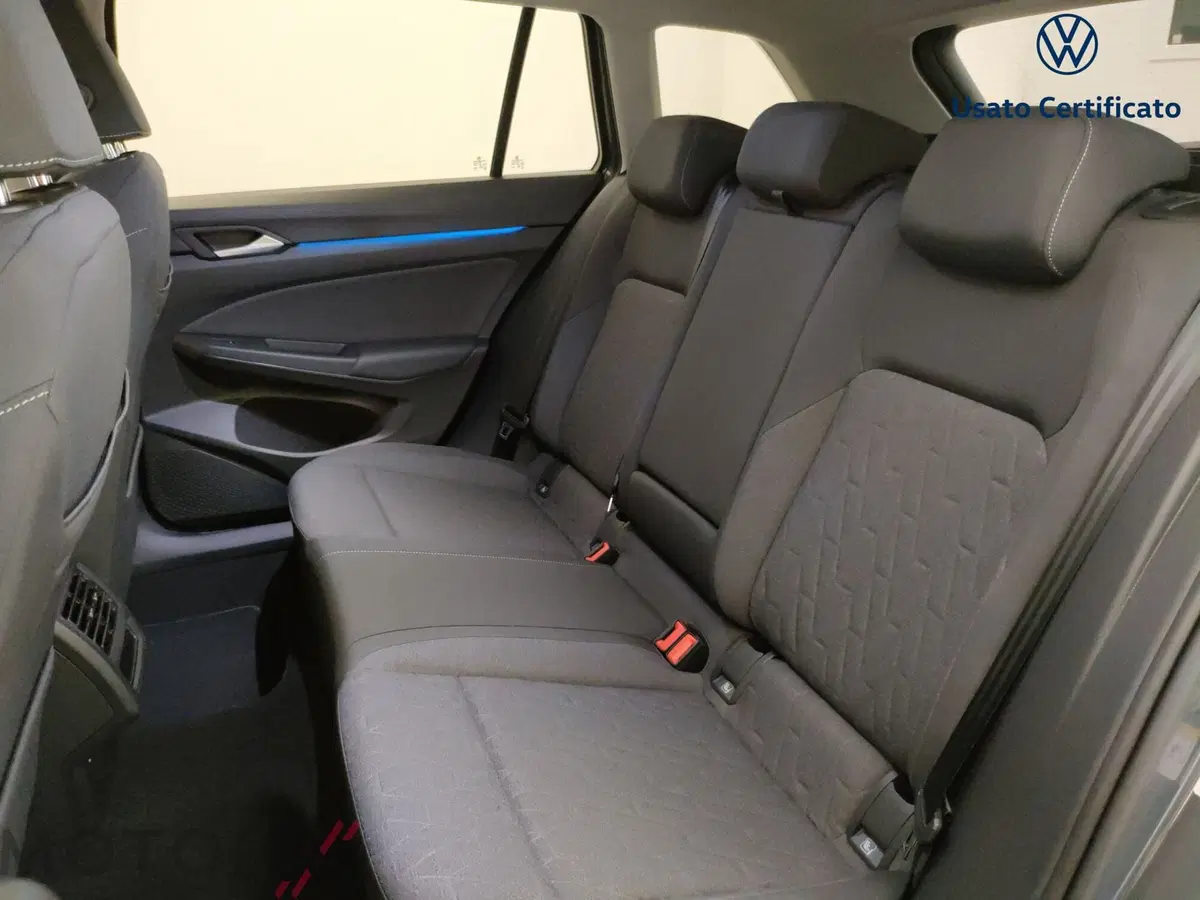 Volkswagen Golf Variant nuova a Varese (10)