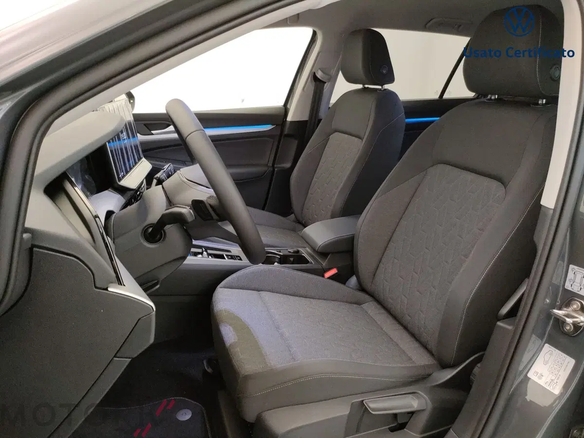 Volkswagen Golf Variant nuova a Varese (11)