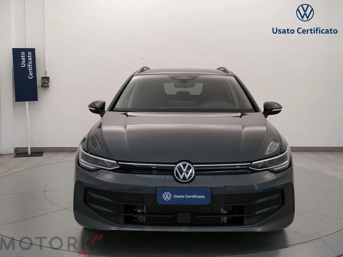 Volkswagen Golf Variant nuova a Varese (2)