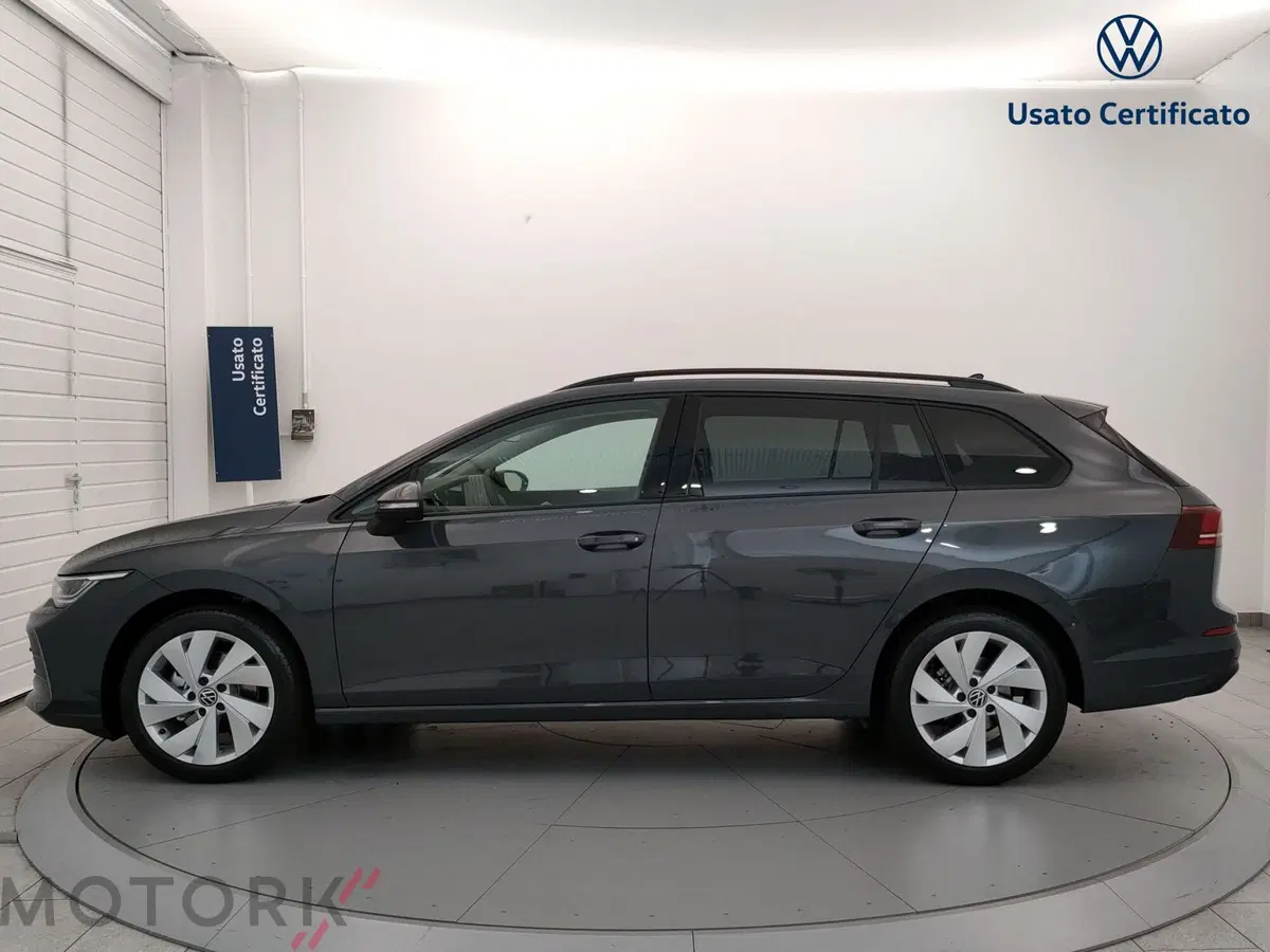 Volkswagen Golf Variant nuova a Varese (3)