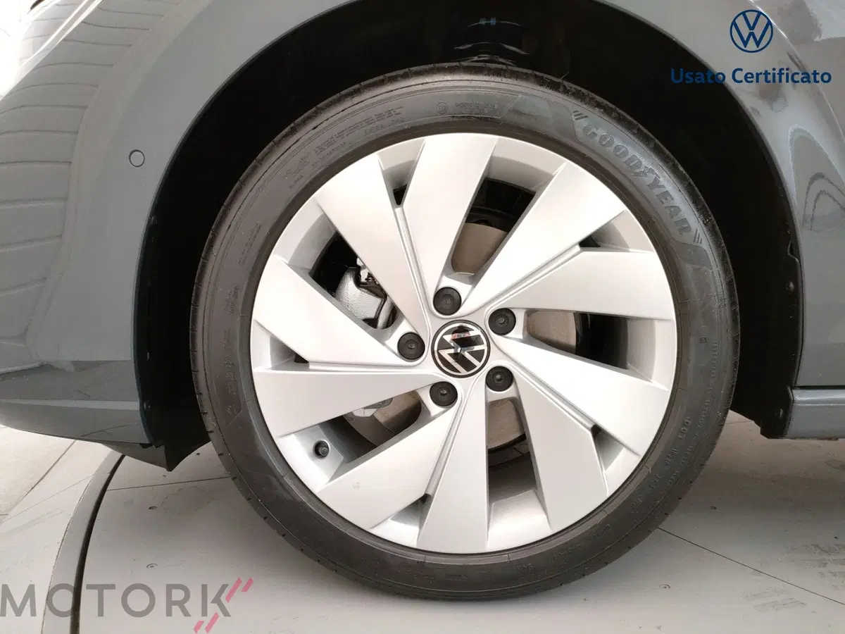 Volkswagen Golf Variant nuova a Varese (6)
