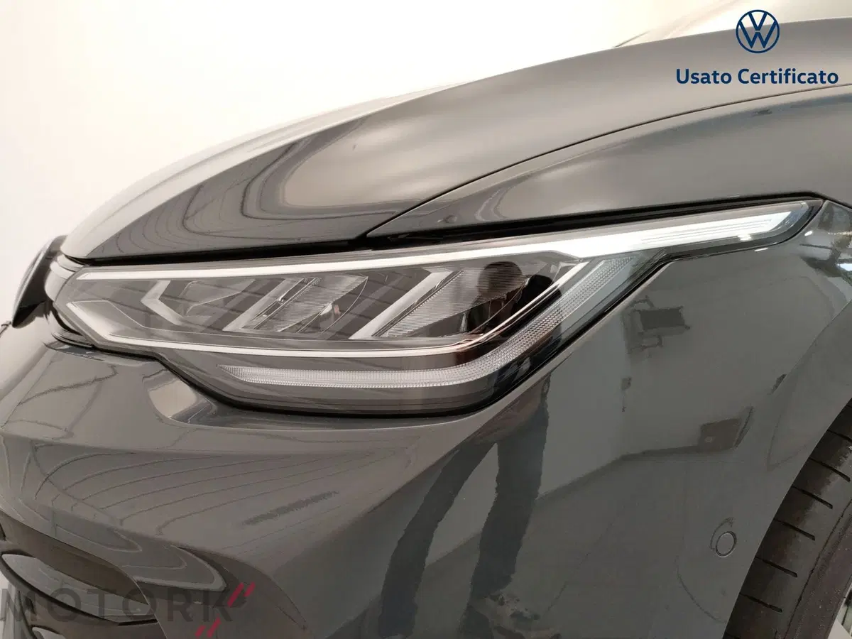 Volkswagen Golf Variant nuova a Varese (7)
