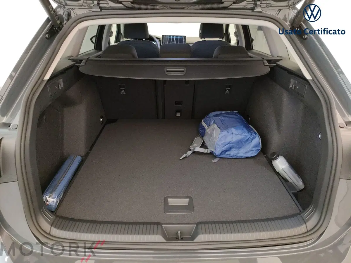 Volkswagen Golf Variant nuova a Varese (9)