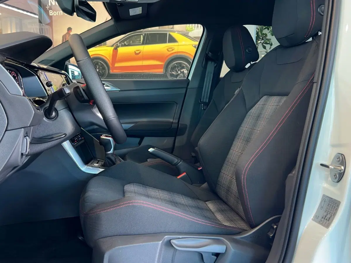 Volkswagen Polo nuova a Siena (11)