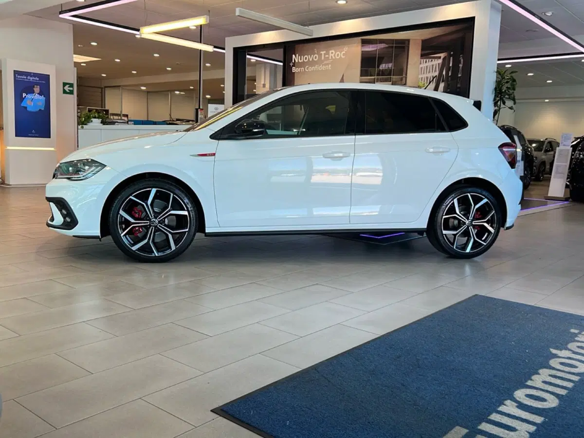 Volkswagen Polo nuova a Siena (2)
