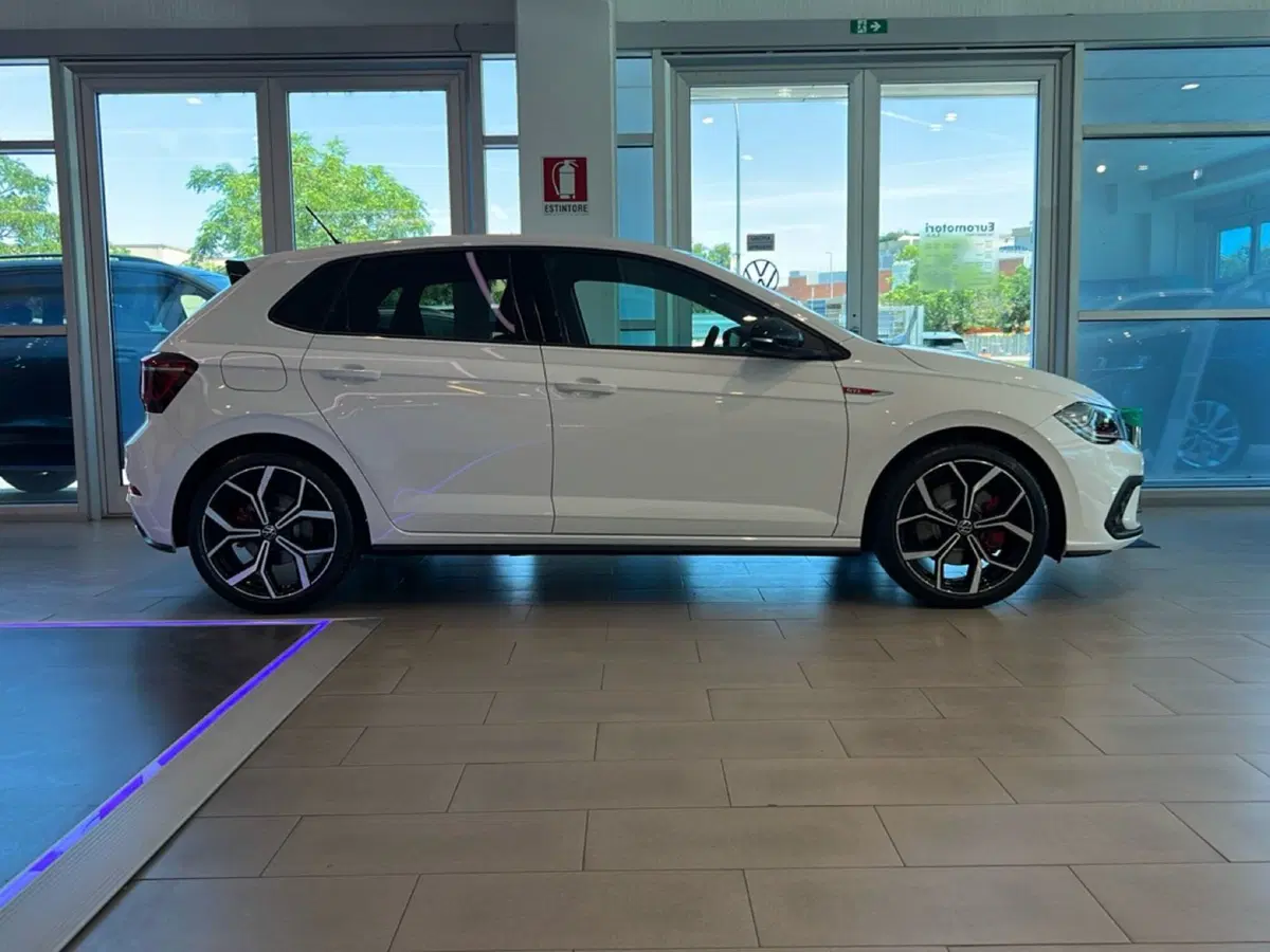 Volkswagen Polo nuova a Siena (6)