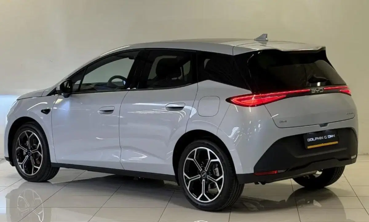 Byd Dolphin G DM-i nuova a Bologna (4)