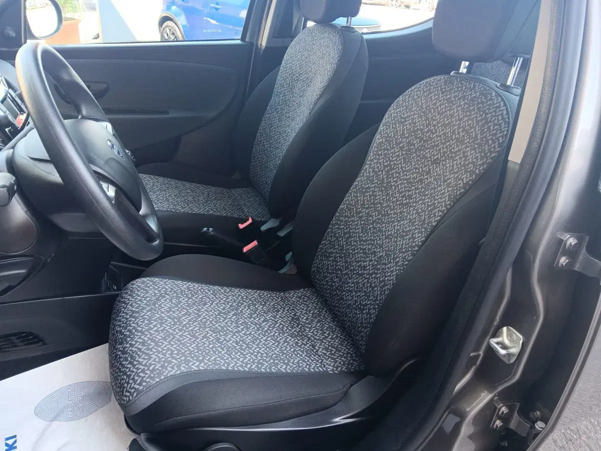 Lancia Ypsilon usata a Macerata (11)