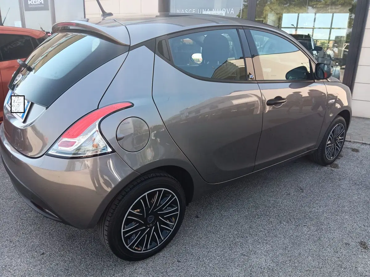 Lancia Ypsilon usata a Macerata (4)