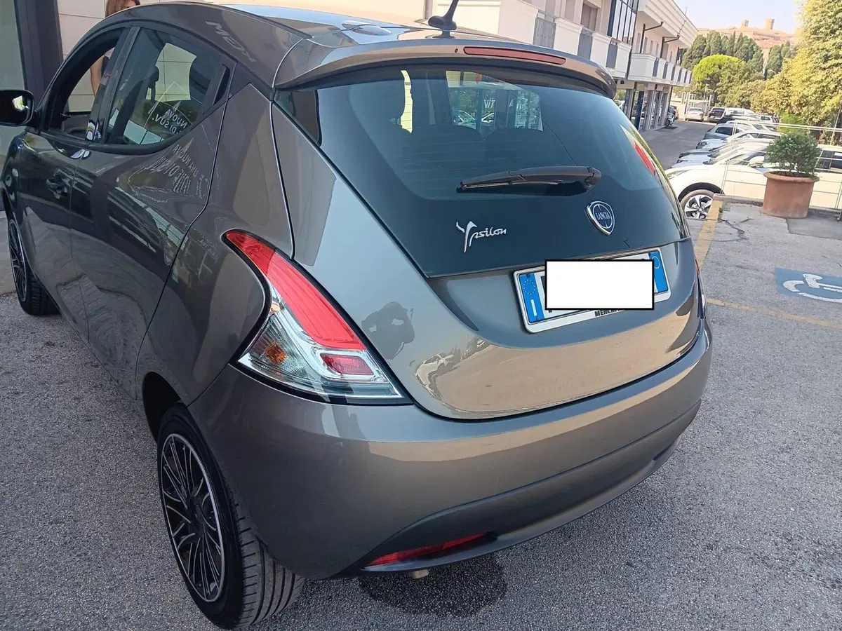 Lancia Ypsilon usata a Macerata (5)