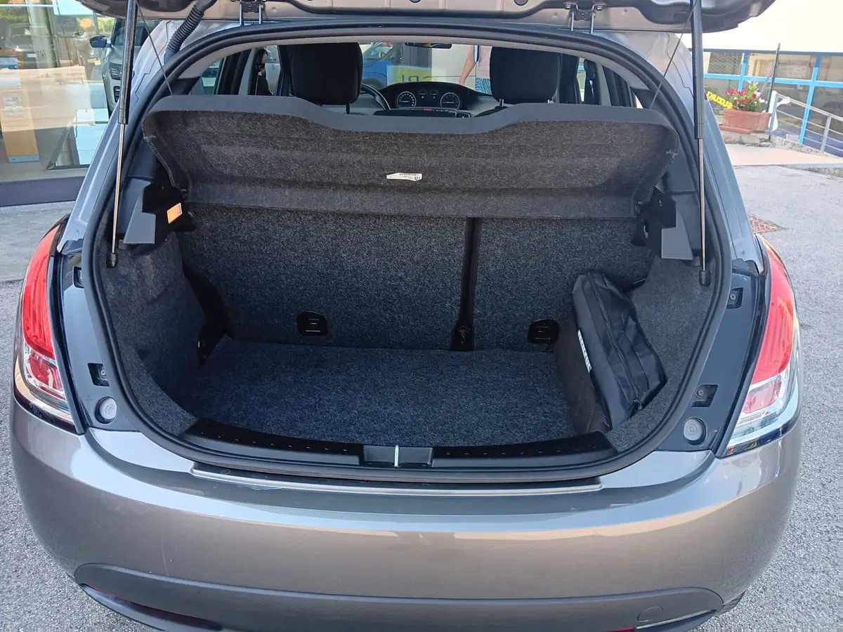 Lancia Ypsilon usata a Macerata (6)