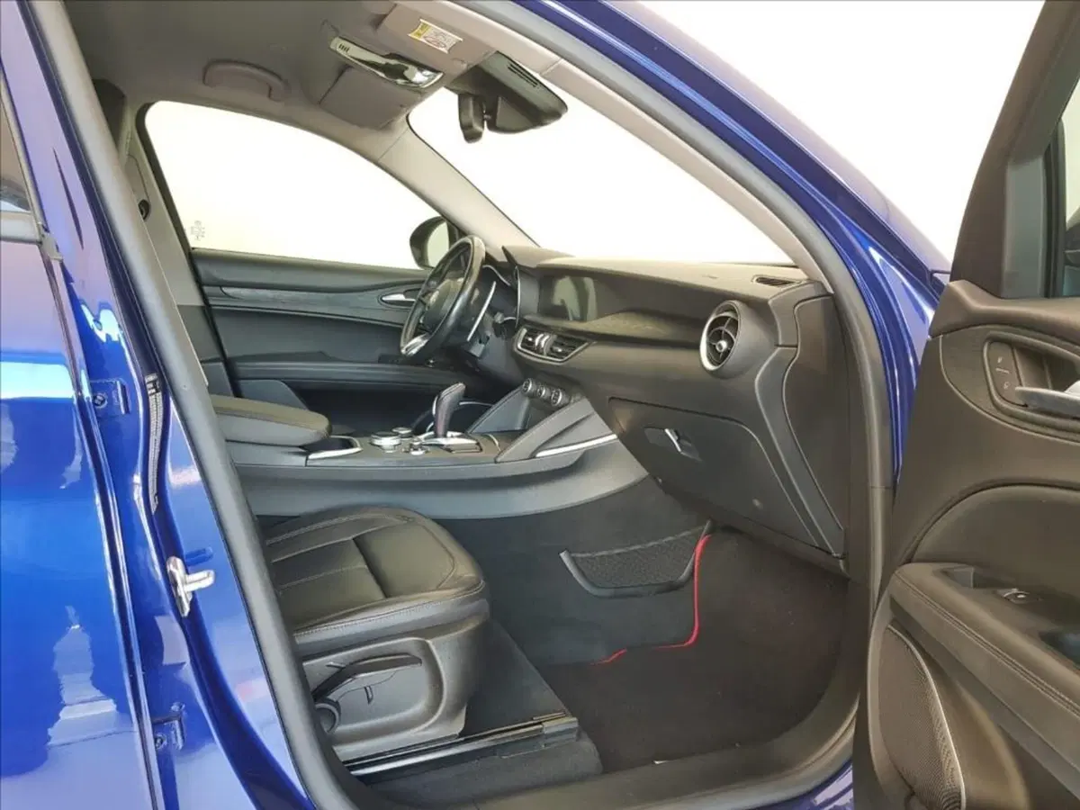 Alfa Romeo Stelvio usata a Lucca (10)