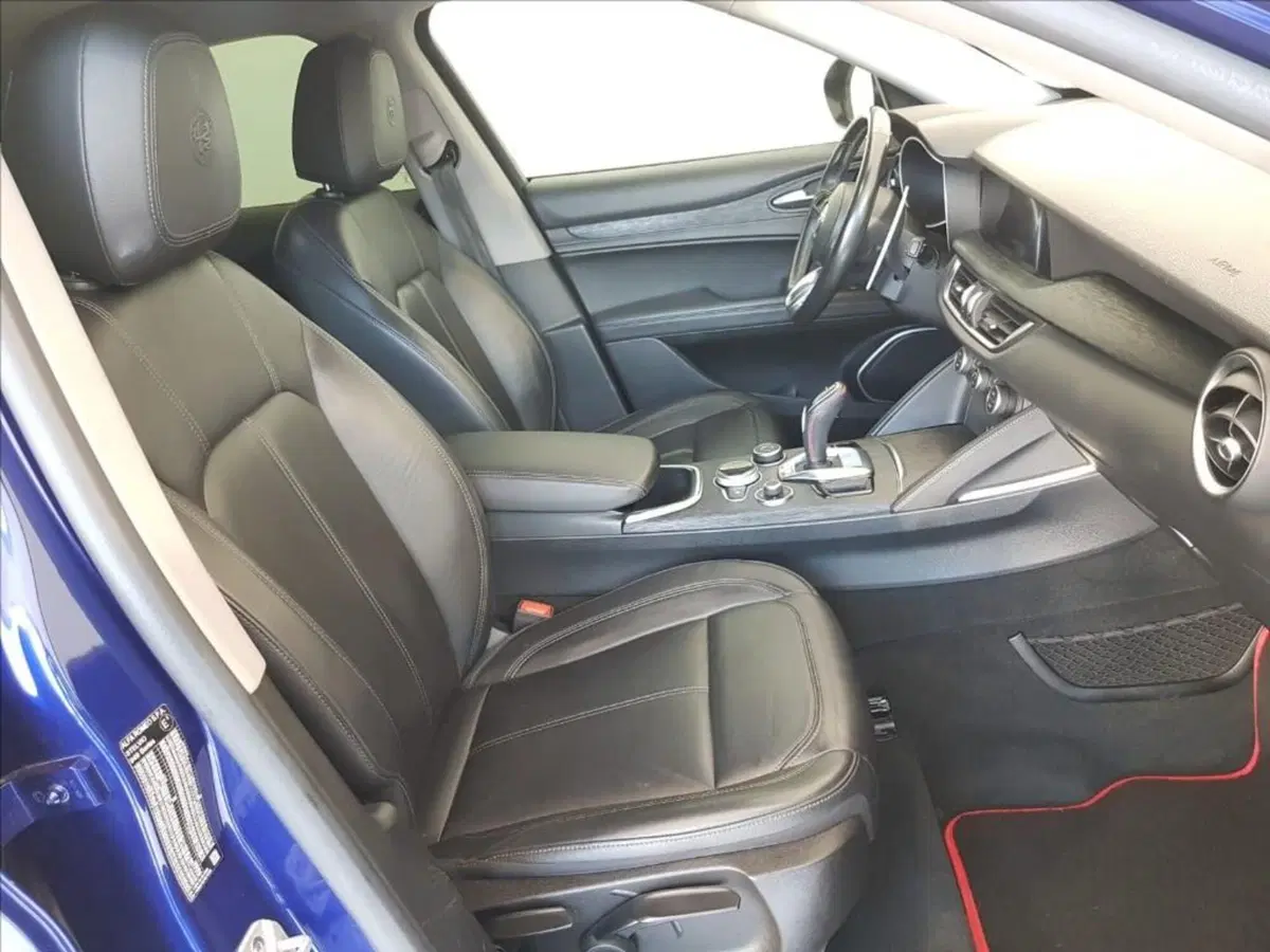 Alfa Romeo Stelvio usata a Lucca (11)