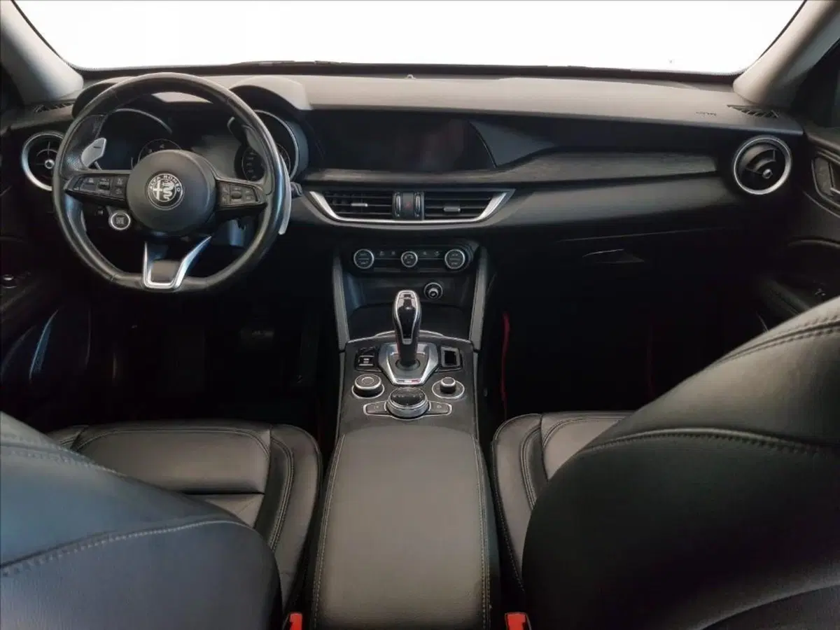 Alfa Romeo Stelvio usata a Lucca (13)