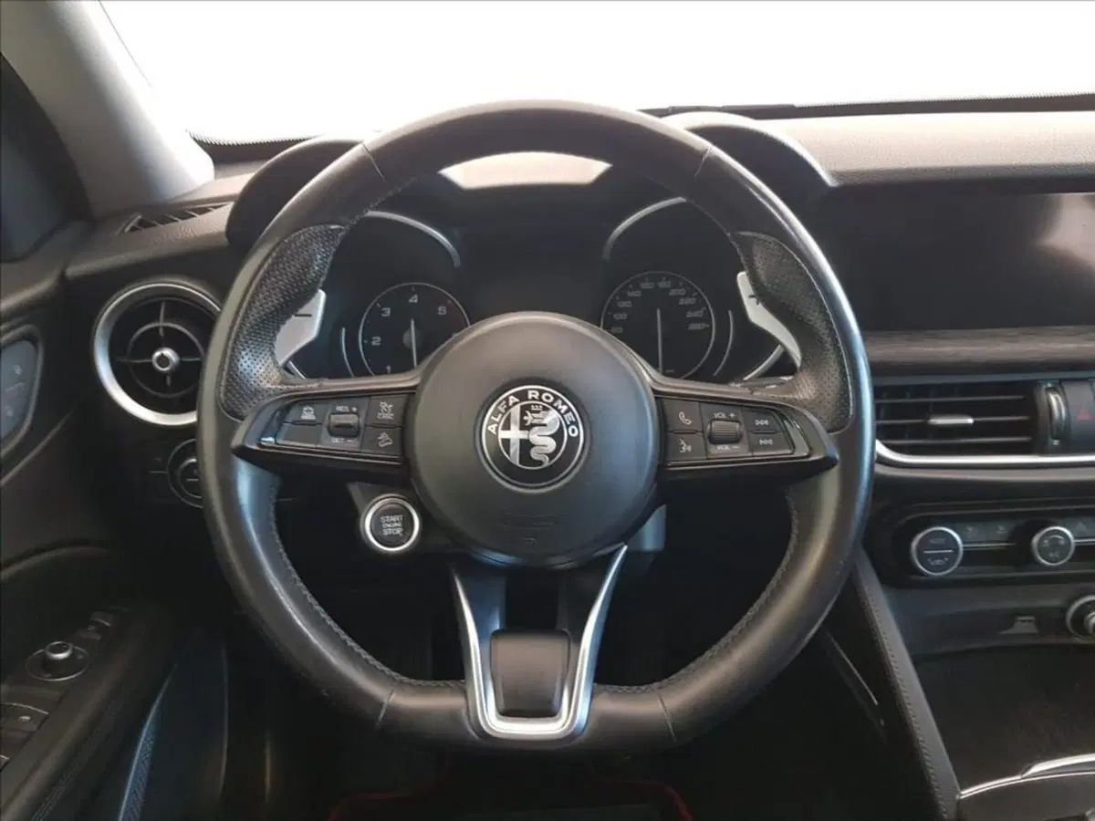Alfa Romeo Stelvio usata a Lucca (14)