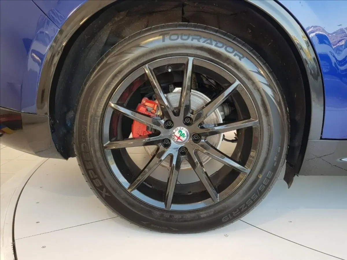 Alfa Romeo Stelvio usata a Lucca (9)