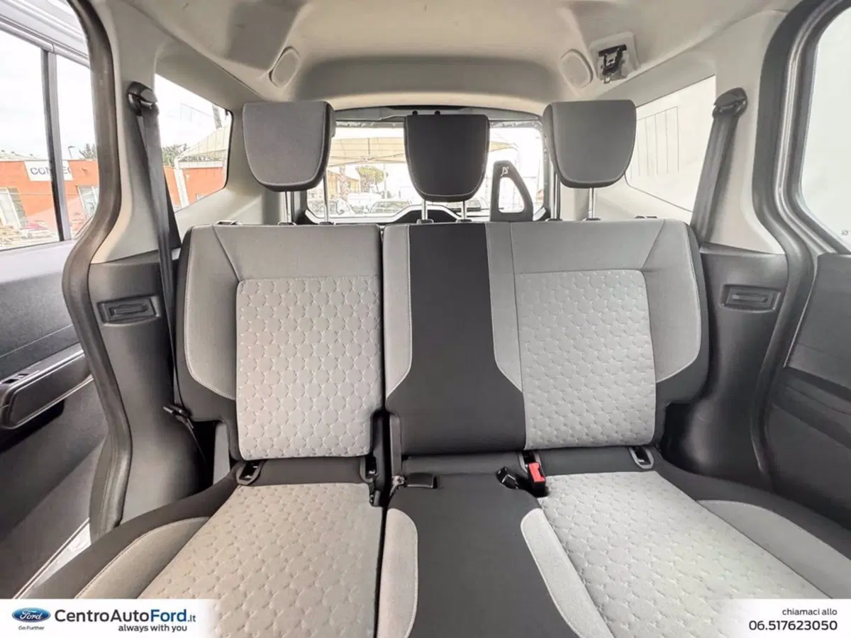 Ford Tourneo Courier usata a Roma (9)