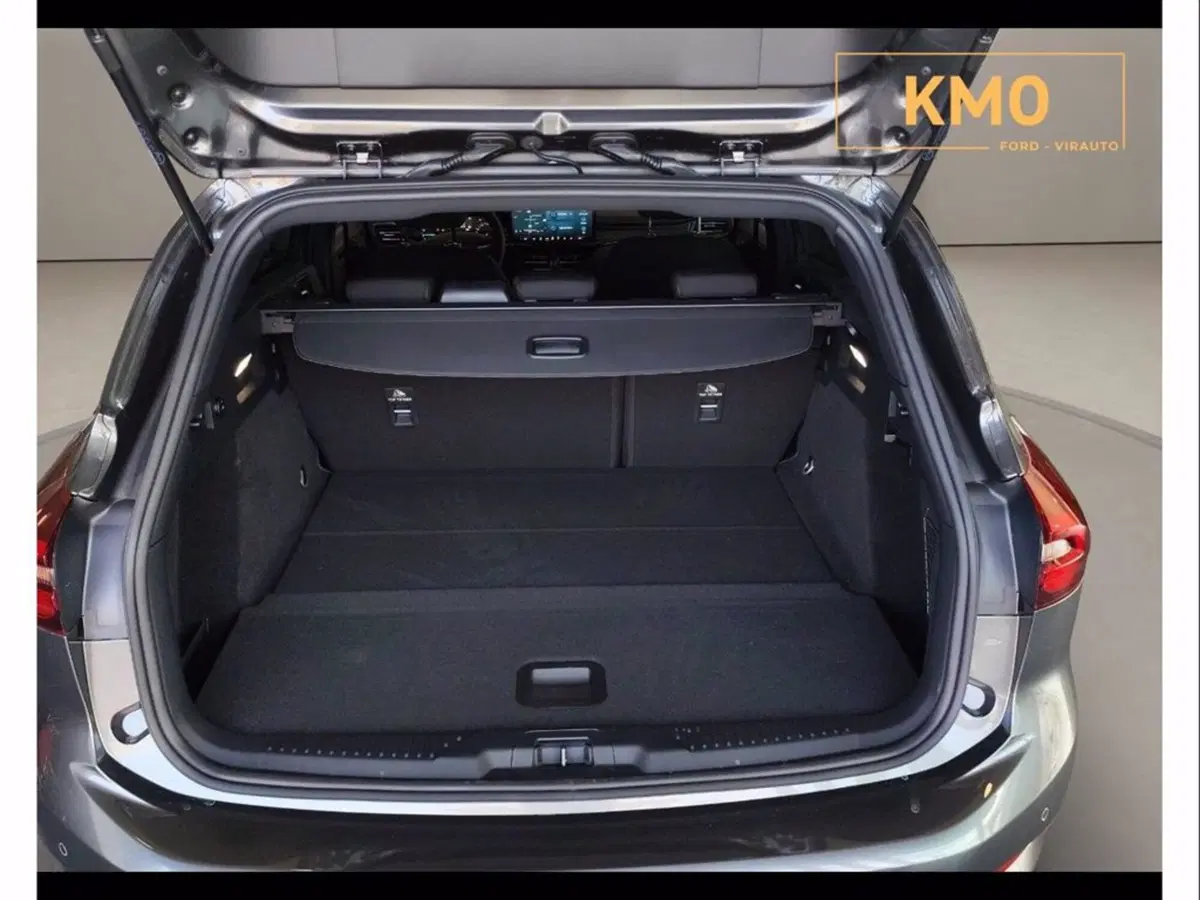 Ford Focus Station Wagon nuova a Catania (12)