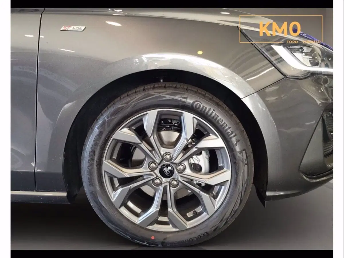 Ford Focus Station Wagon nuova a Catania (16)