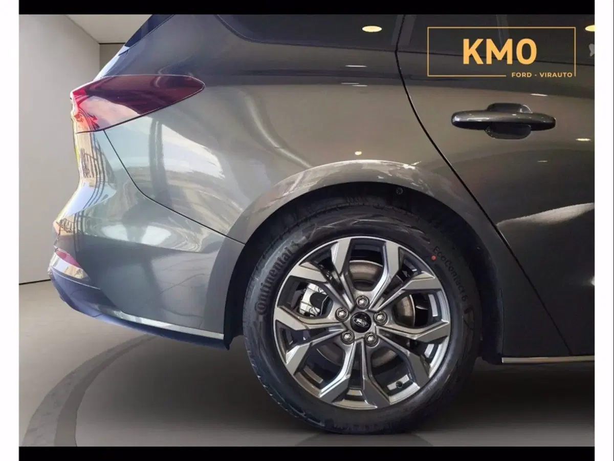 Ford Focus Station Wagon nuova a Catania (17)
