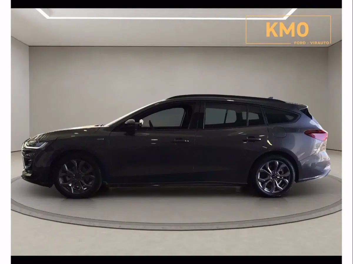 Ford Focus Station Wagon nuova a Catania (3)