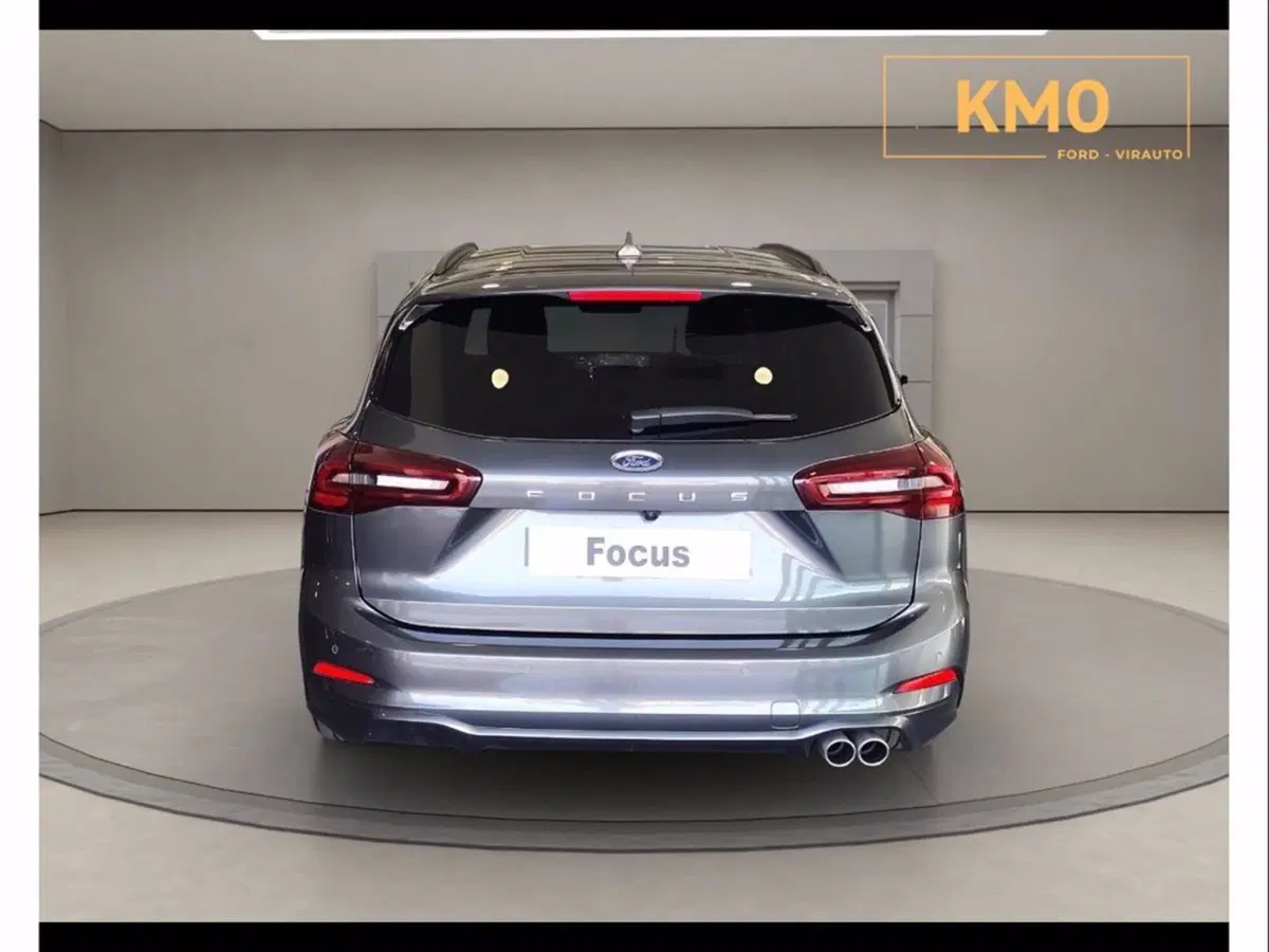 Ford Focus Station Wagon nuova a Catania (5)