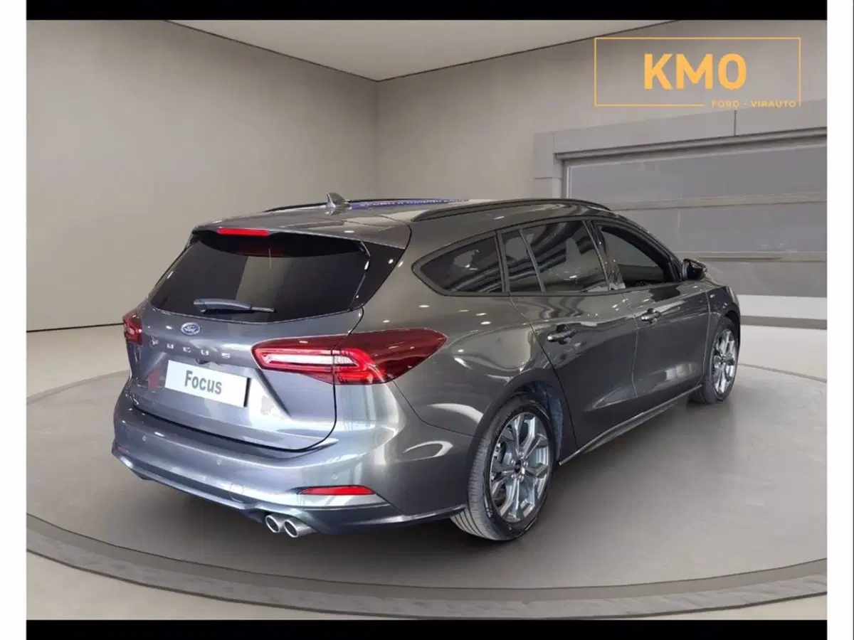 Ford Focus Station Wagon nuova a Catania (6)
