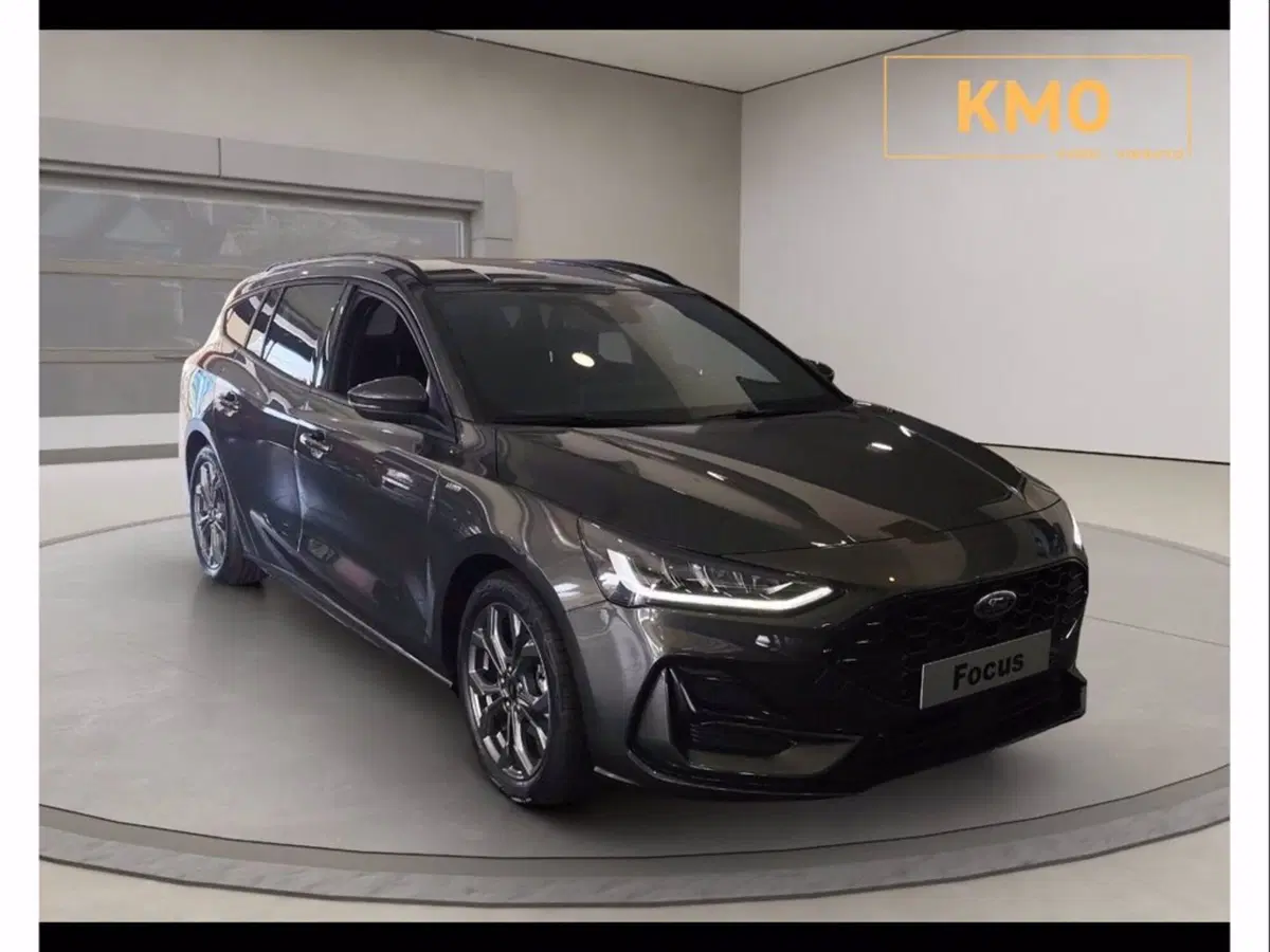 Ford Focus Station Wagon nuova a Catania (8)