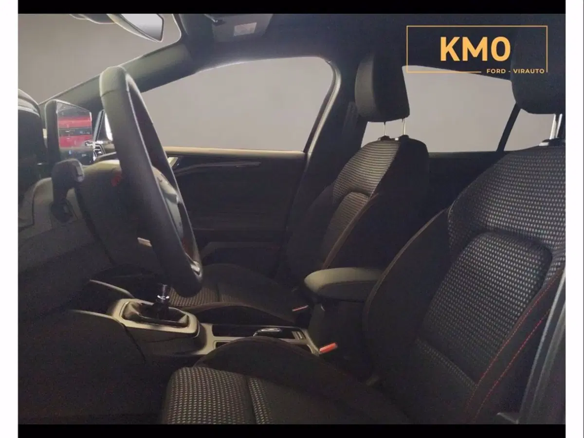 Ford Focus Station Wagon nuova a Catania (9)