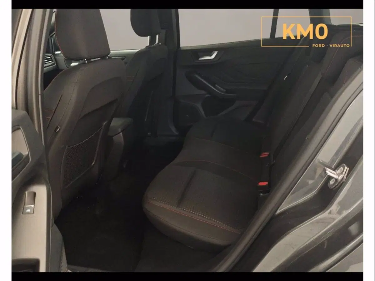 Ford Focus Station Wagon nuova a Catania (11)