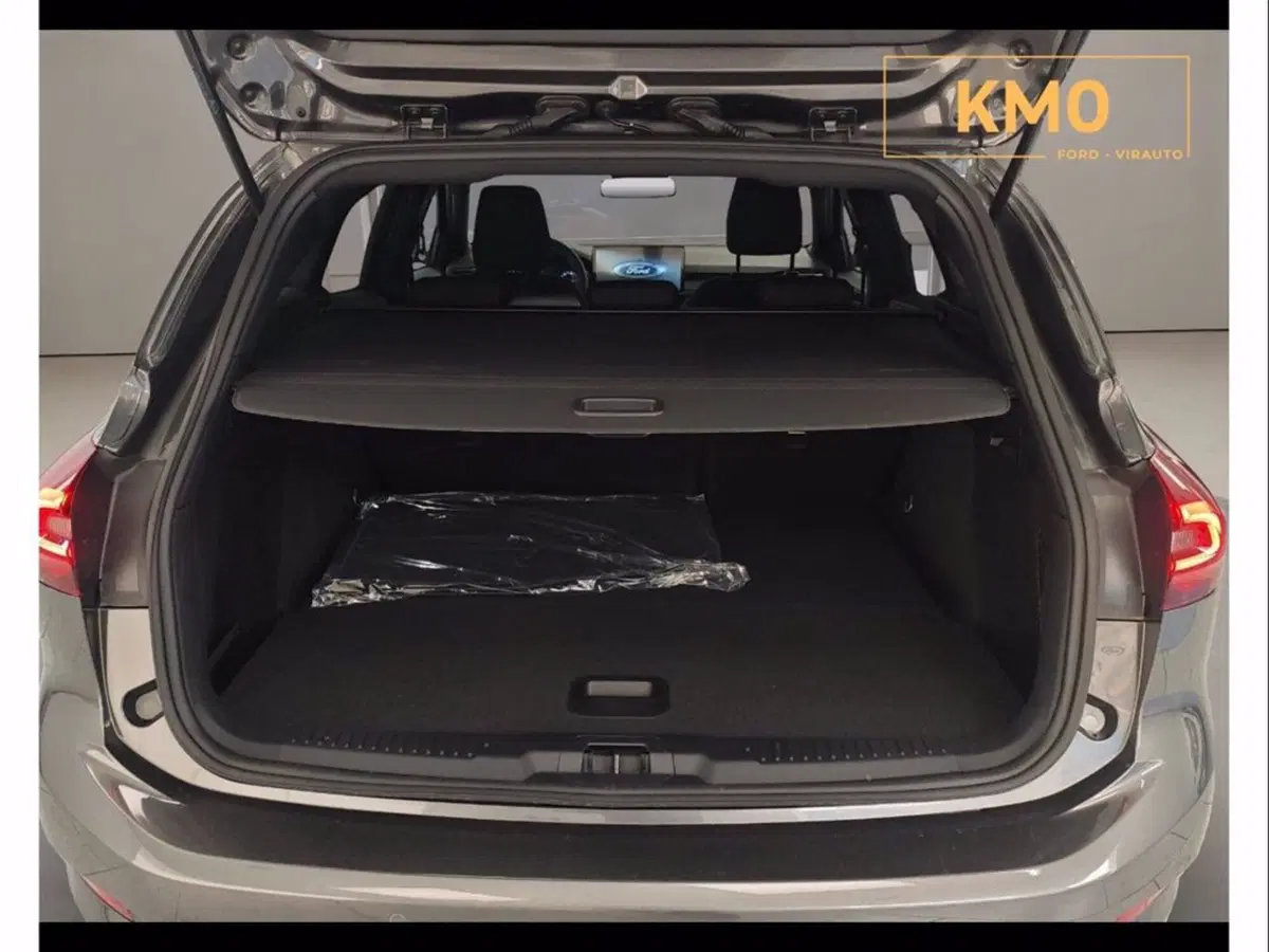 Ford Focus Station Wagon nuova a Catania (12)