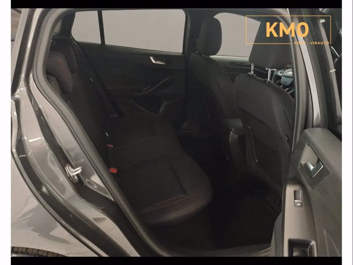 Ford Focus Station Wagon nuova a Catania (13)