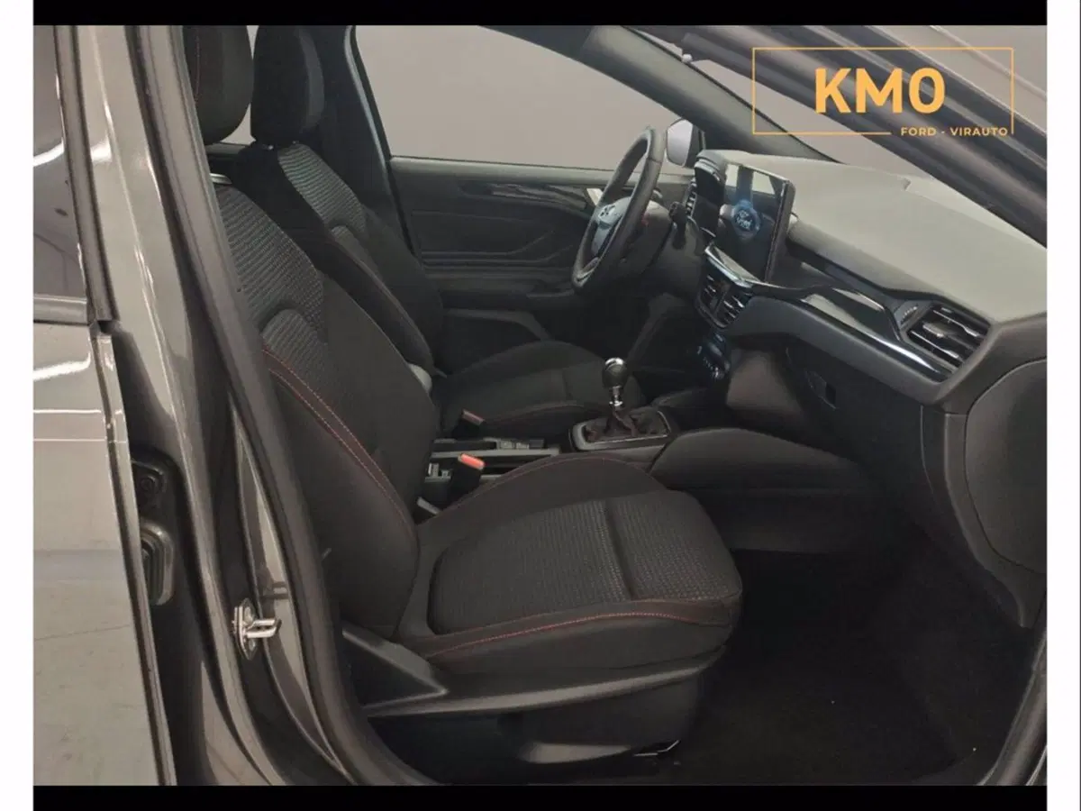 Ford Focus Station Wagon nuova a Catania (15)