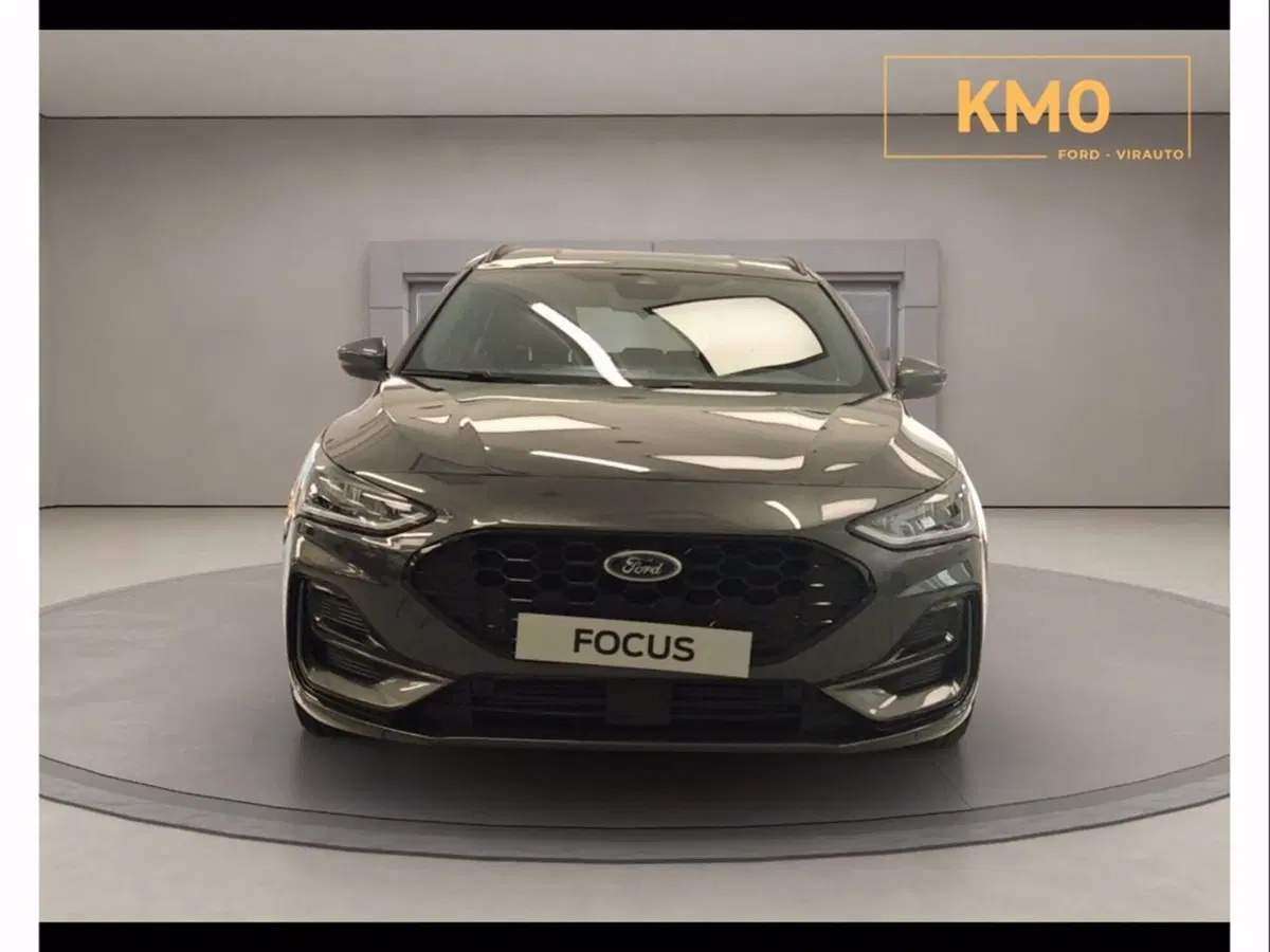 Ford Focus Station Wagon nuova a Catania (2)
