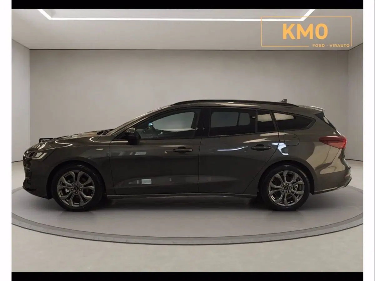 Ford Focus Station Wagon nuova a Catania (3)