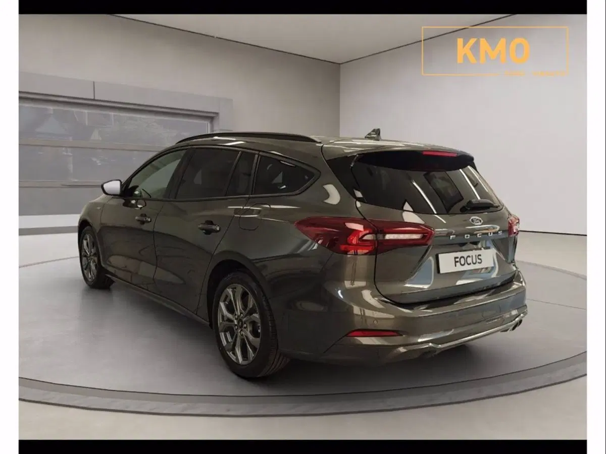 Ford Focus Station Wagon nuova a Catania (4)