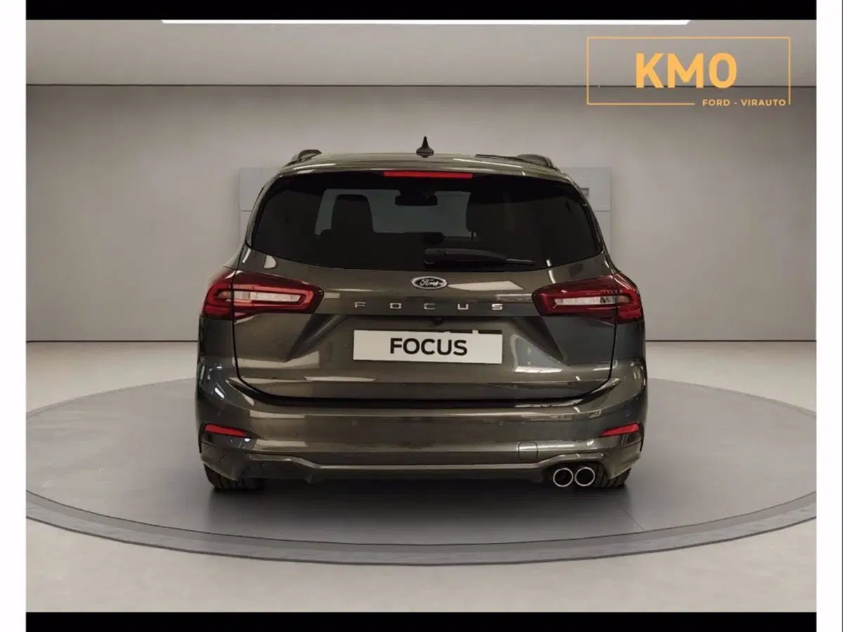 Ford Focus Station Wagon nuova a Catania (5)