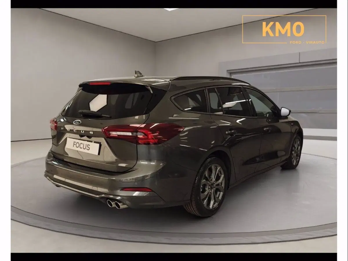 Ford Focus Station Wagon nuova a Catania (6)