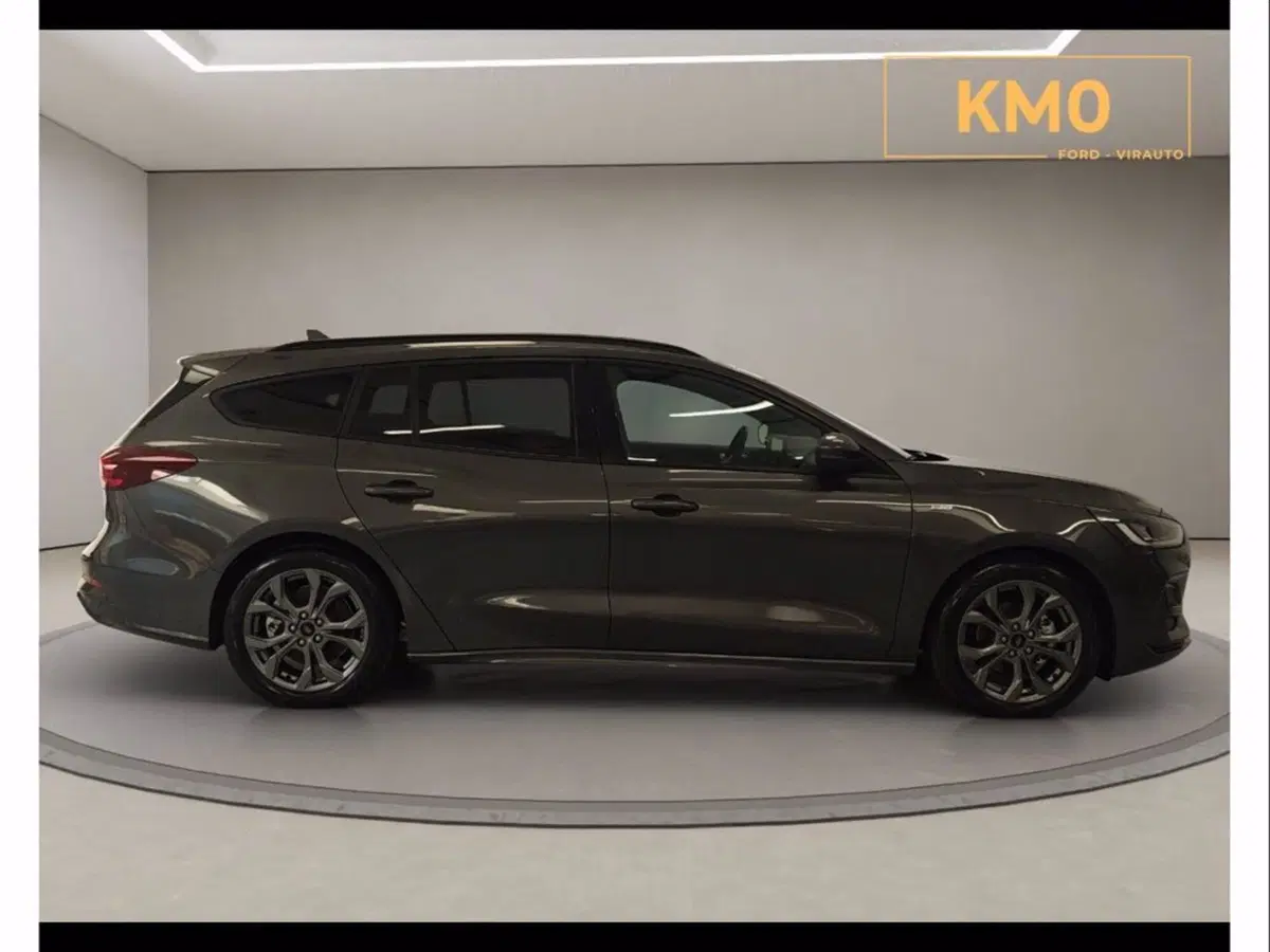 Ford Focus Station Wagon nuova a Catania (7)