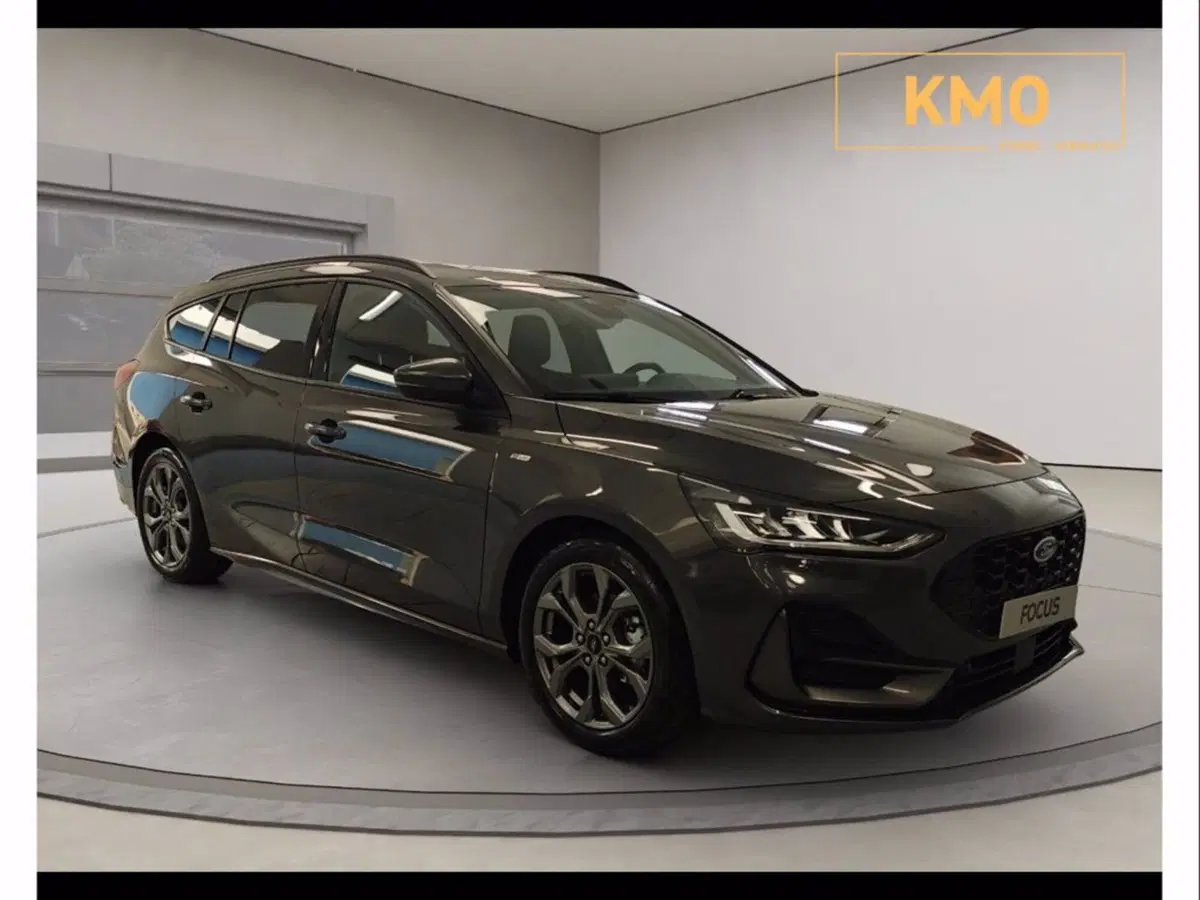 Ford Focus Station Wagon nuova a Catania (8)