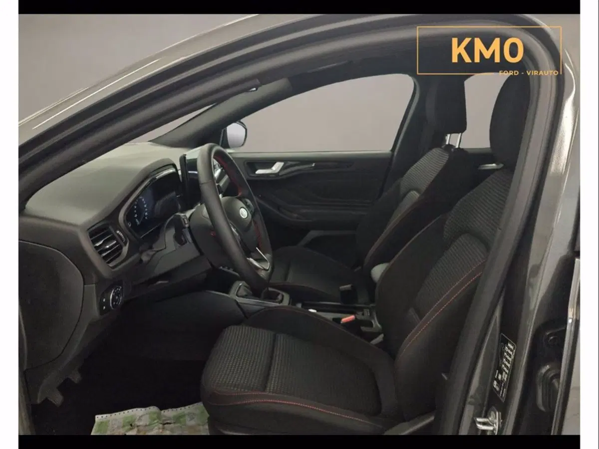 Ford Focus Station Wagon nuova a Catania (9)