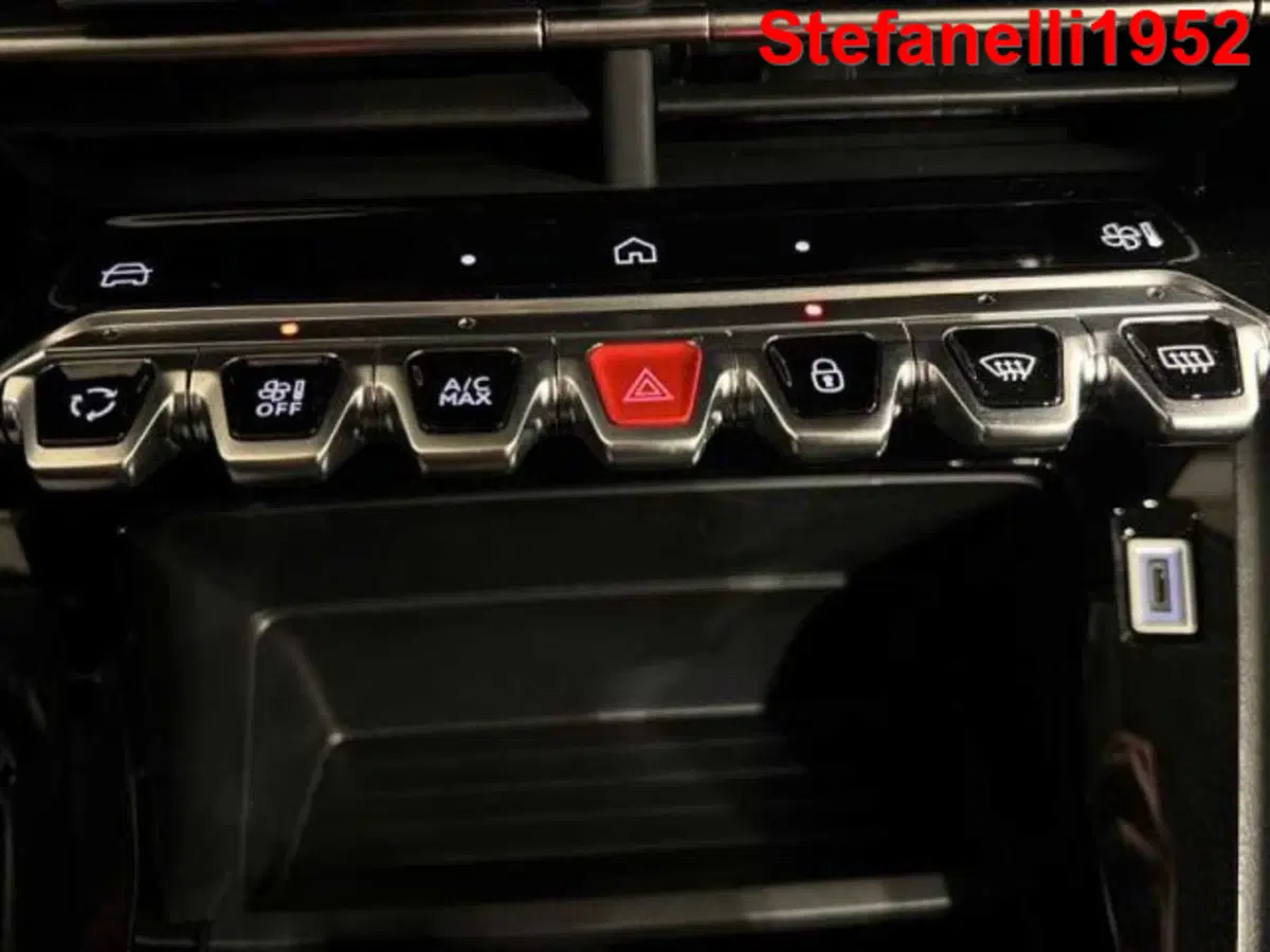 Peugeot 208 nuova a Bologna (12)