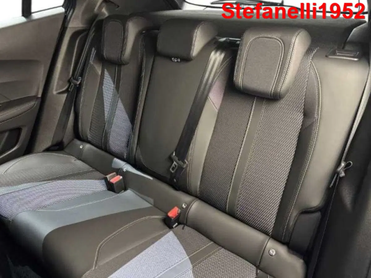 Peugeot 2008 nuova a Bologna (9)