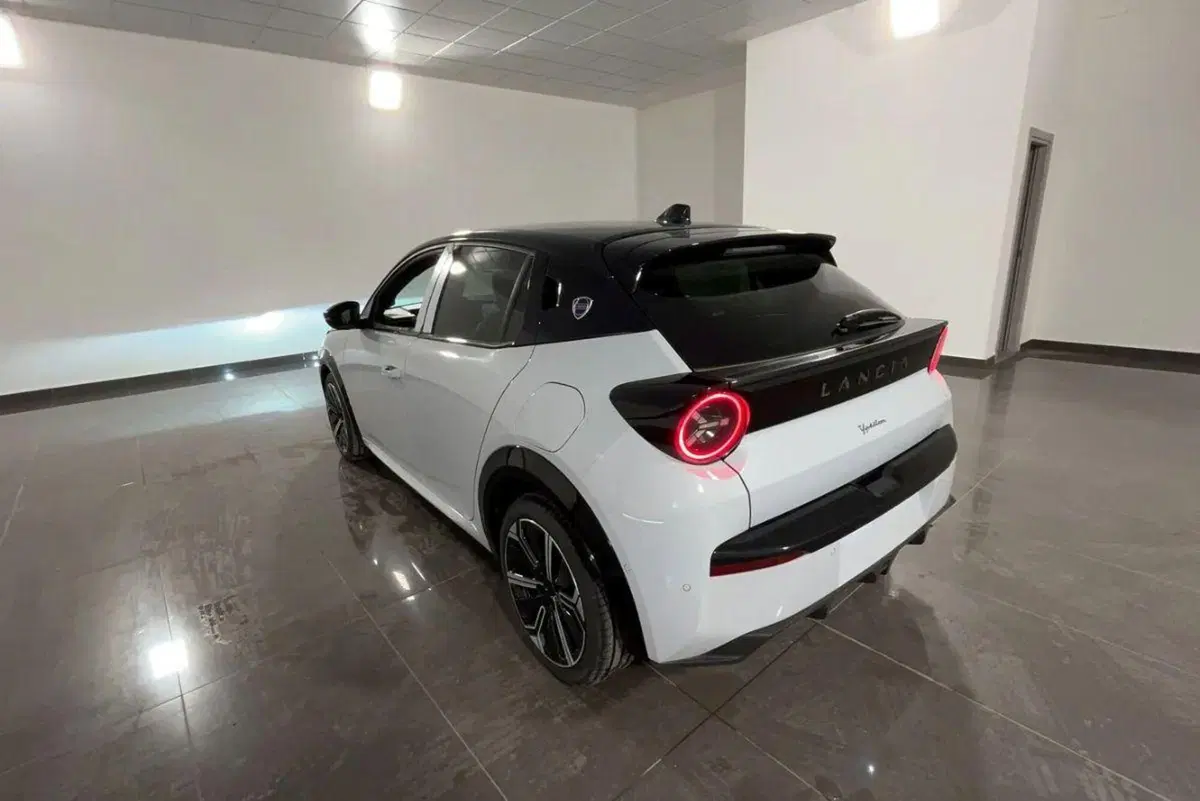 Lancia Ypsilon nuova a Milano (4)